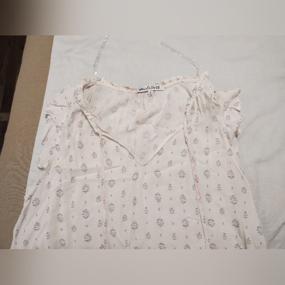 Wall Flower White Ruffled Tank Top Blouse - Picture 11 of 12